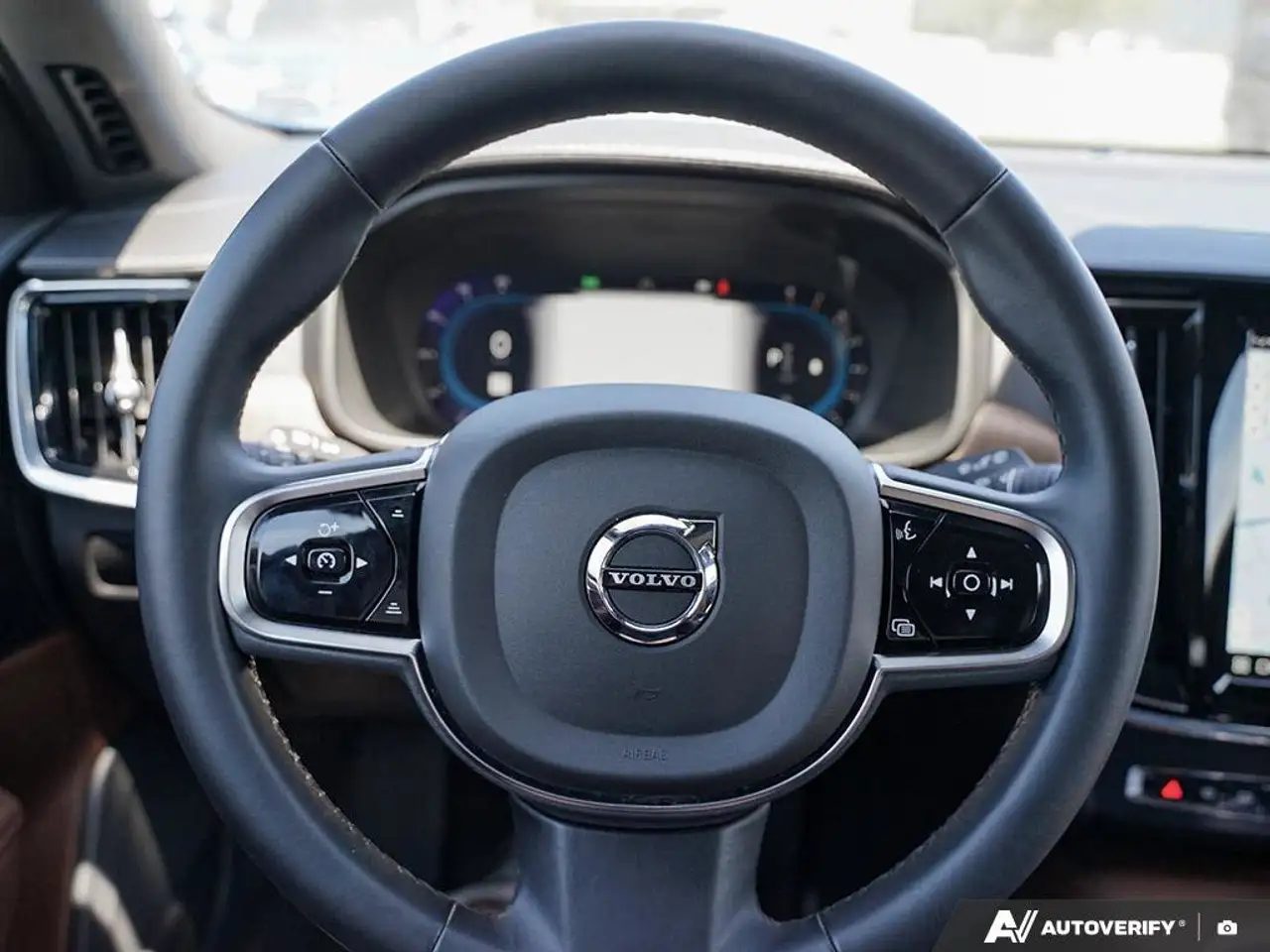 Volvo V90 Cross Country снимка Volvo V90 Cross Country