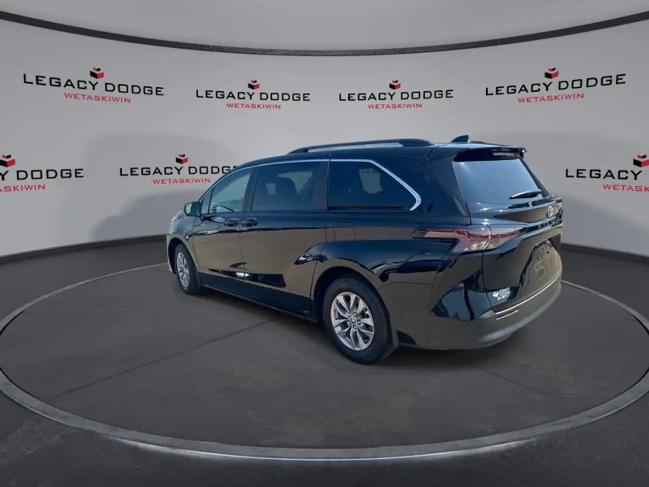 Toyota Sienna снимка Toyota Sienna