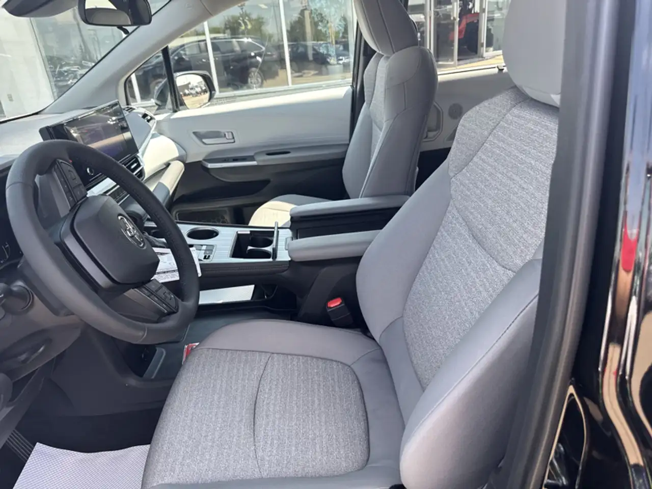 Toyota Sienna снимка Toyota Sienna