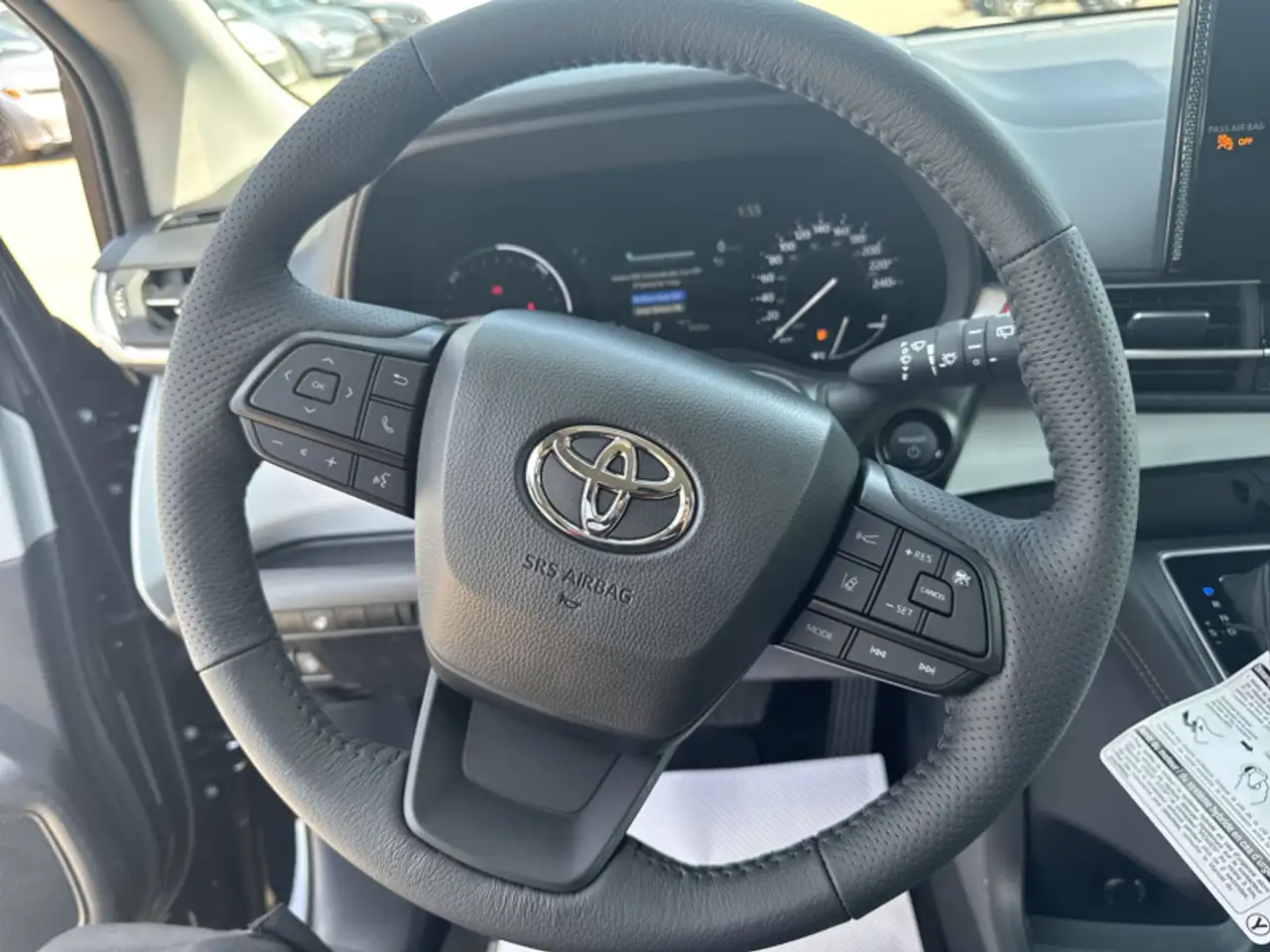 Toyota Sienna снимка Toyota Sienna