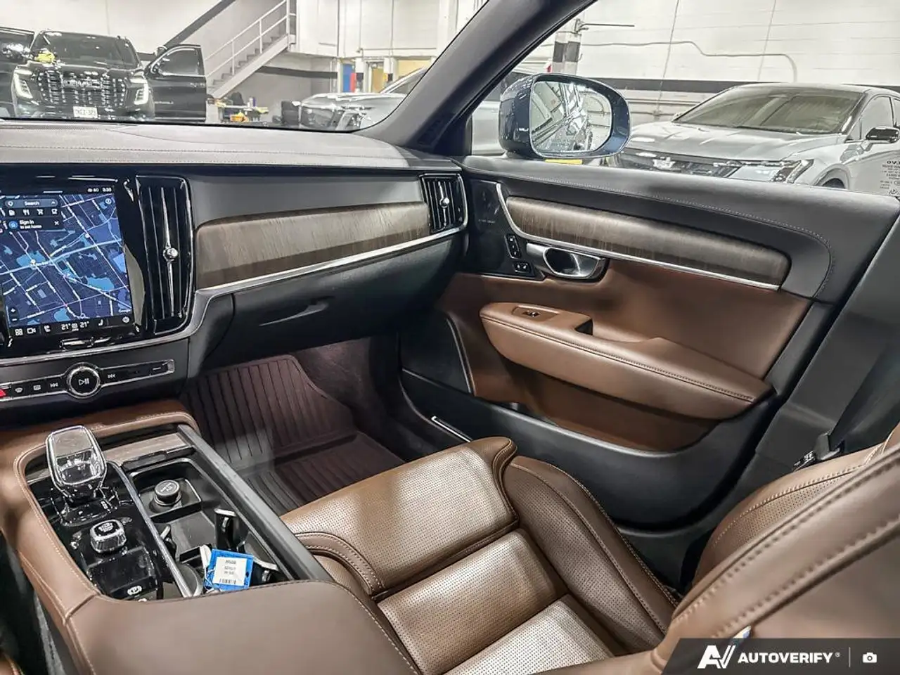 Volvo V90 Cross Country снимка Volvo V90 Cross Country