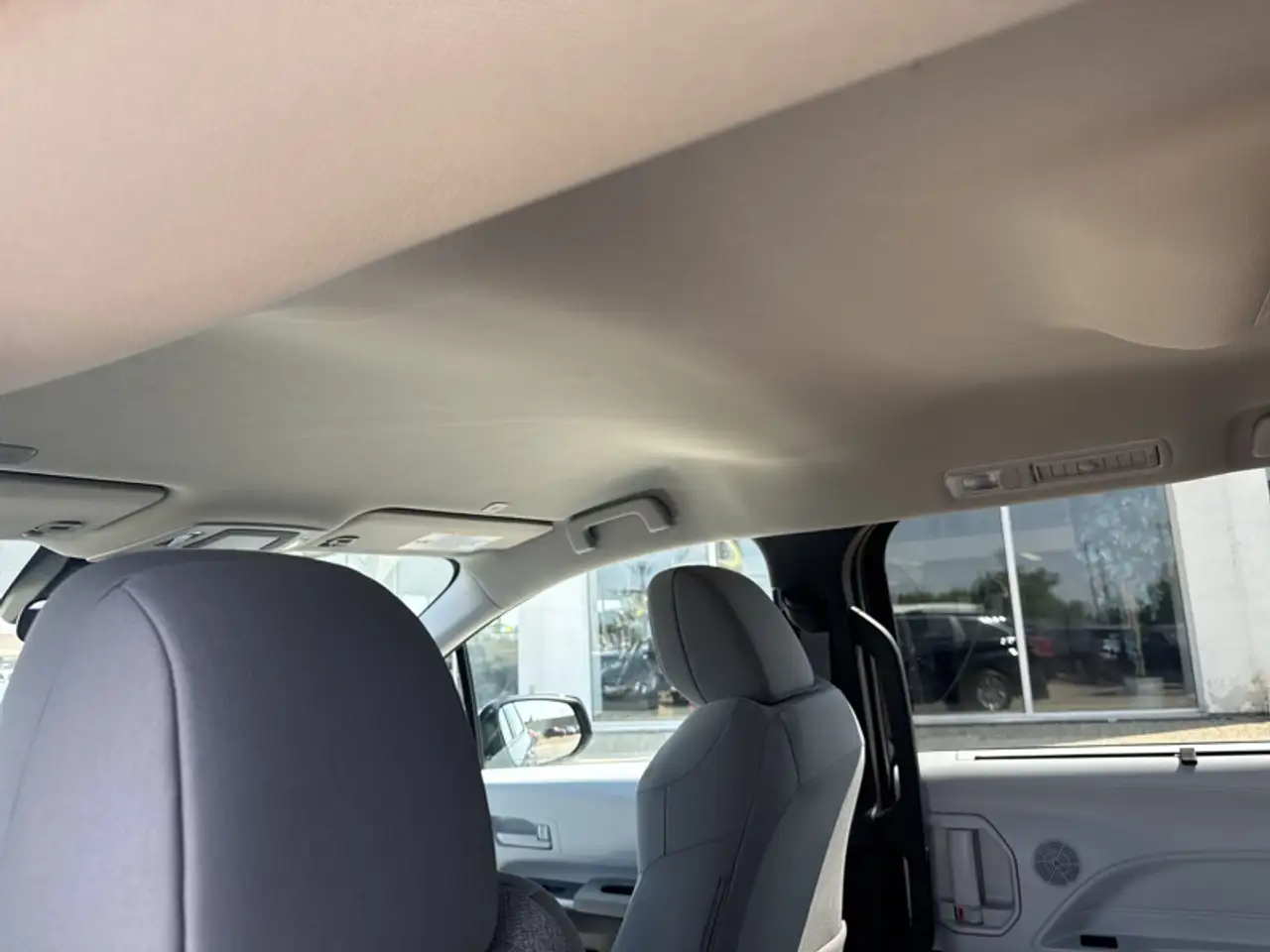 Toyota Sienna снимка Toyota Sienna