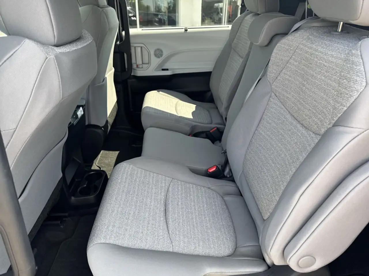 Toyota Sienna снимка Toyota Sienna