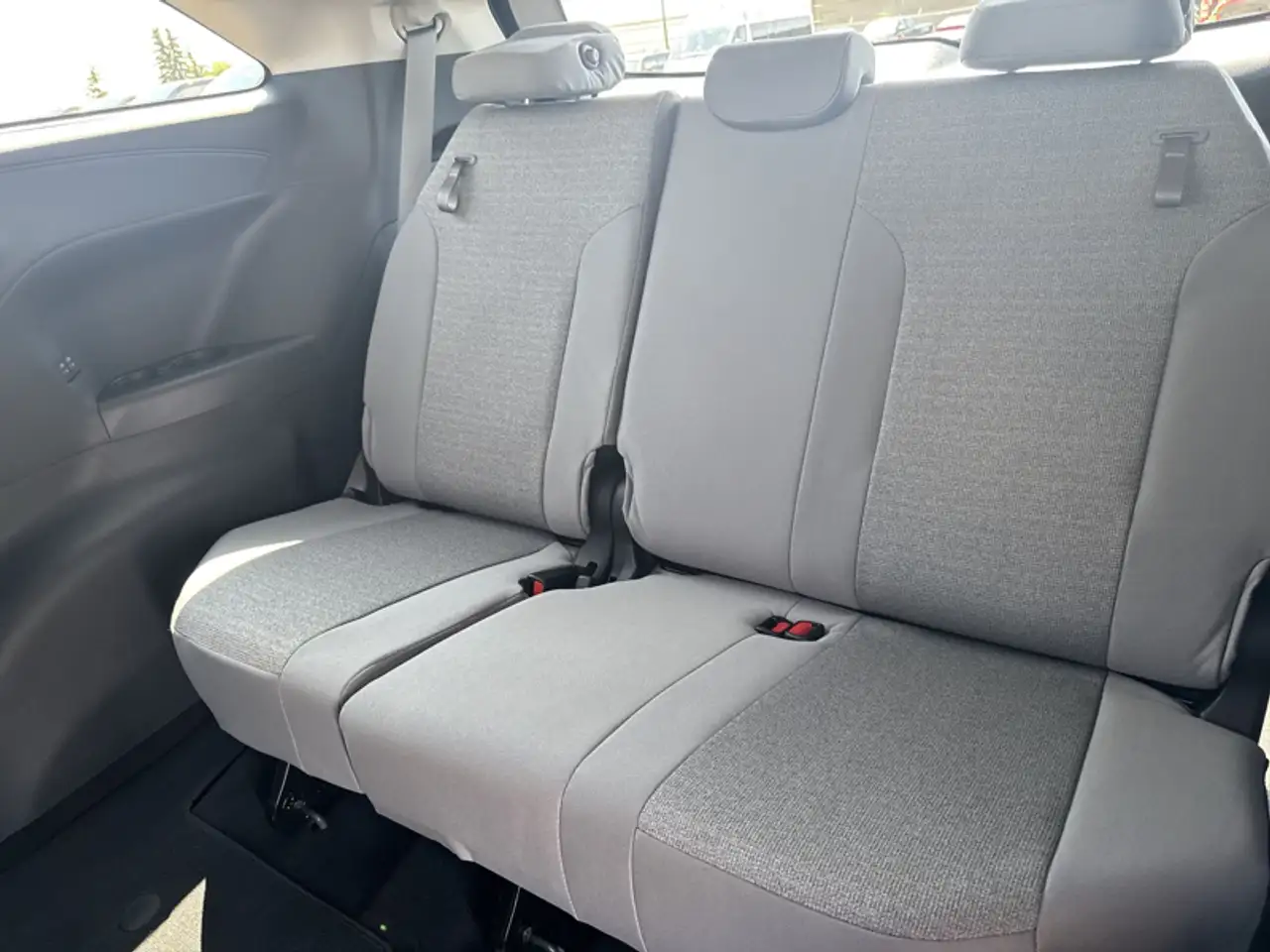 Toyota Sienna снимка Toyota Sienna