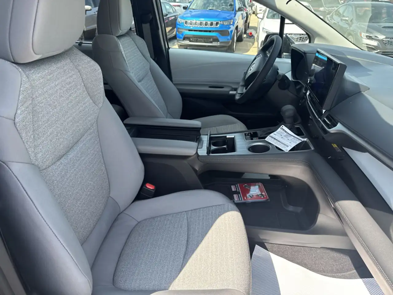 Toyota Sienna снимка Toyota Sienna