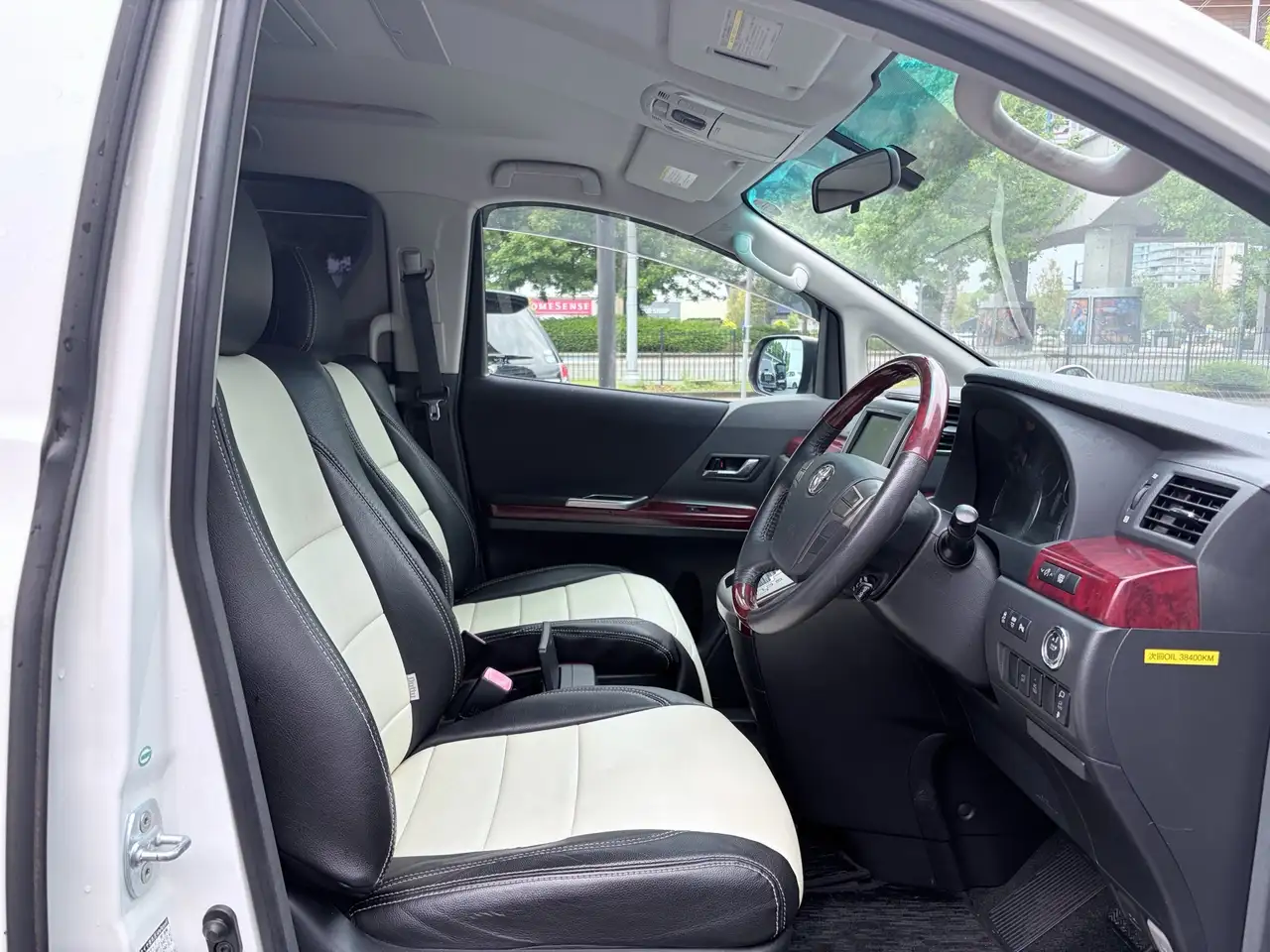 Toyota Sienna photo Toyota Sienna
