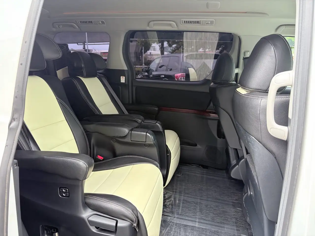 Toyota Sienna photo Toyota Sienna