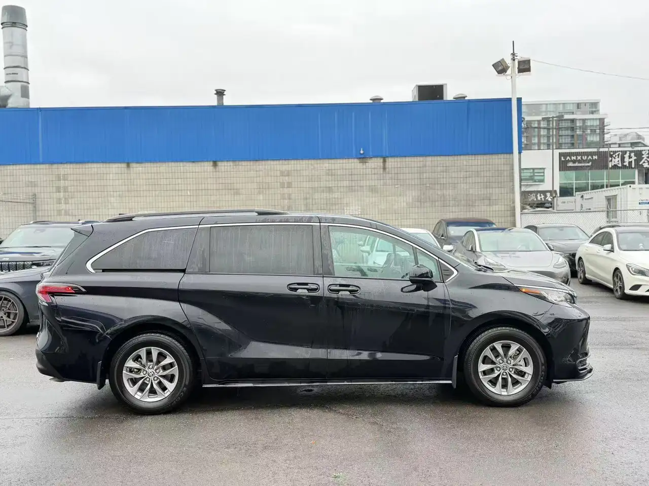 Toyota Sienna снимка Toyota Sienna