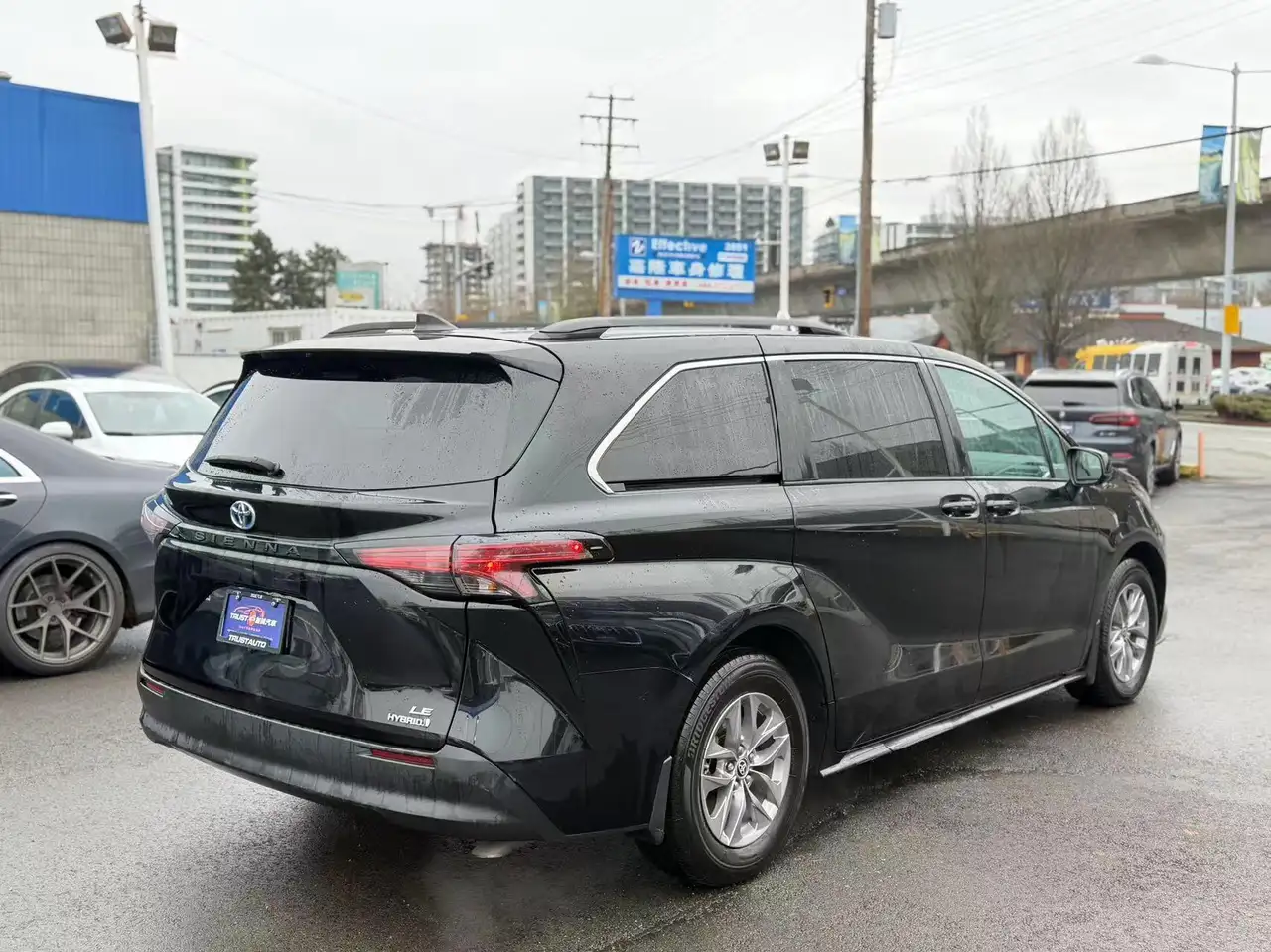 Toyota Sienna снимка Toyota Sienna