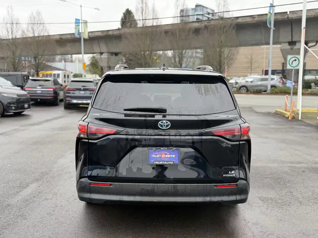 Toyota Sienna снимка Toyota Sienna