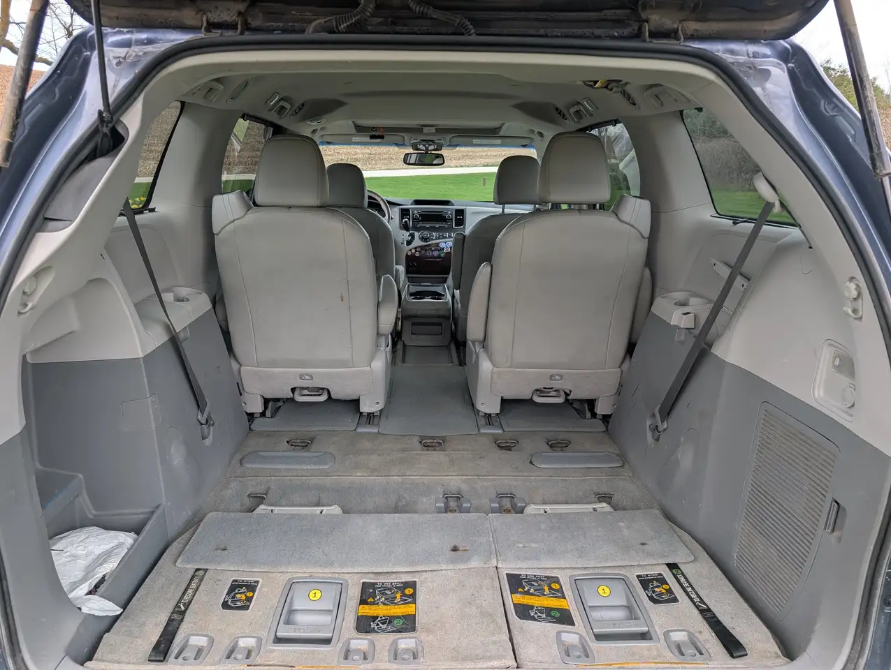 Toyota Sienna снимка Toyota Sienna