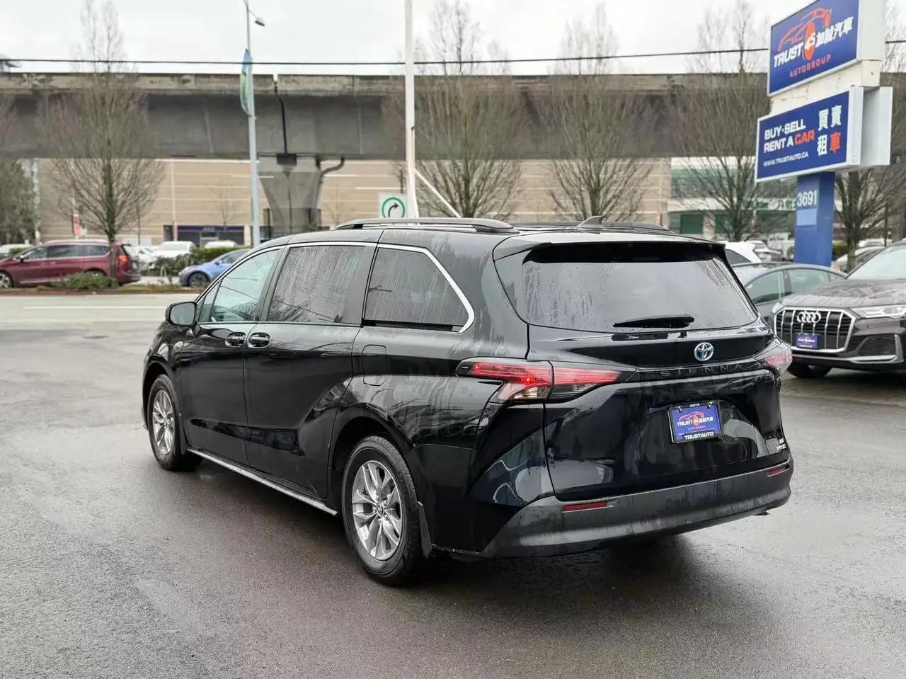 Toyota Sienna снимка Toyota Sienna