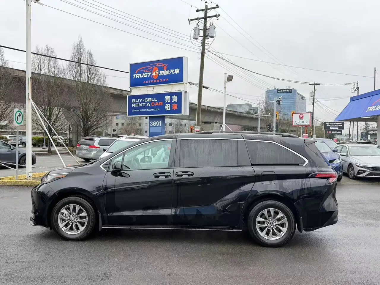 Toyota Sienna снимка Toyota Sienna