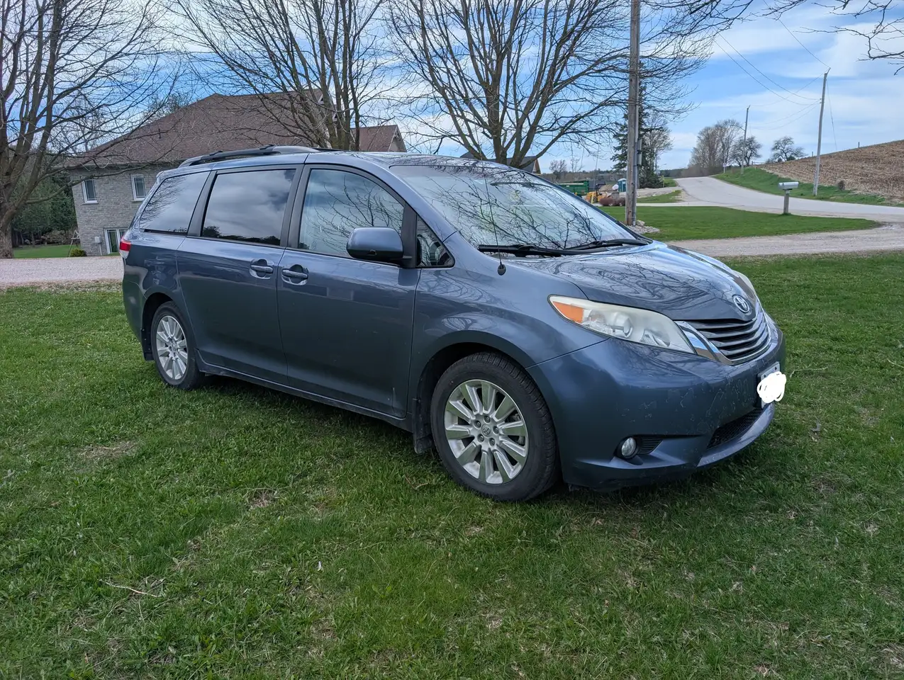 Toyota Sienna снимка Toyota Sienna