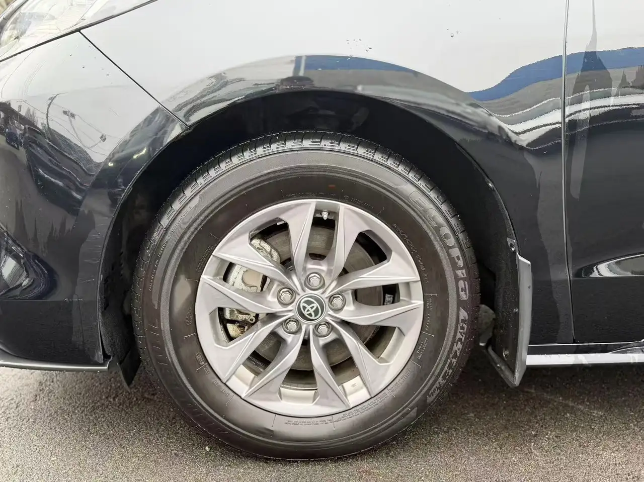 Toyota Sienna снимка Toyota Sienna