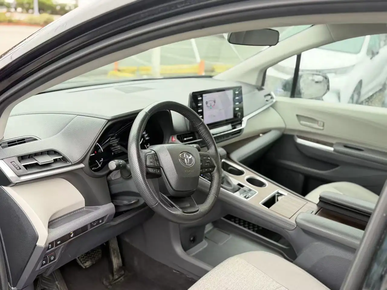 Toyota Sienna снимка Toyota Sienna