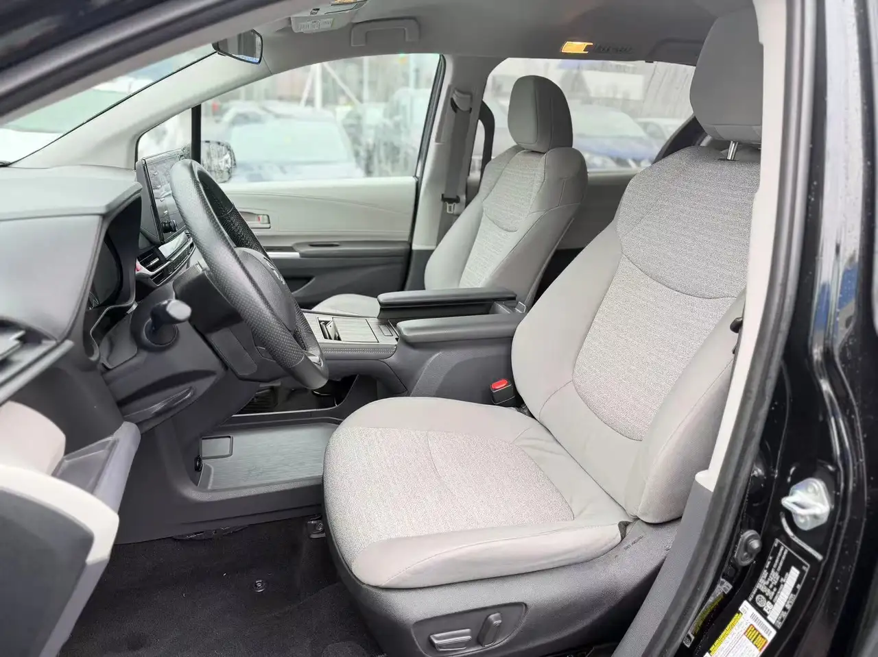 Toyota Sienna снимка Toyota Sienna