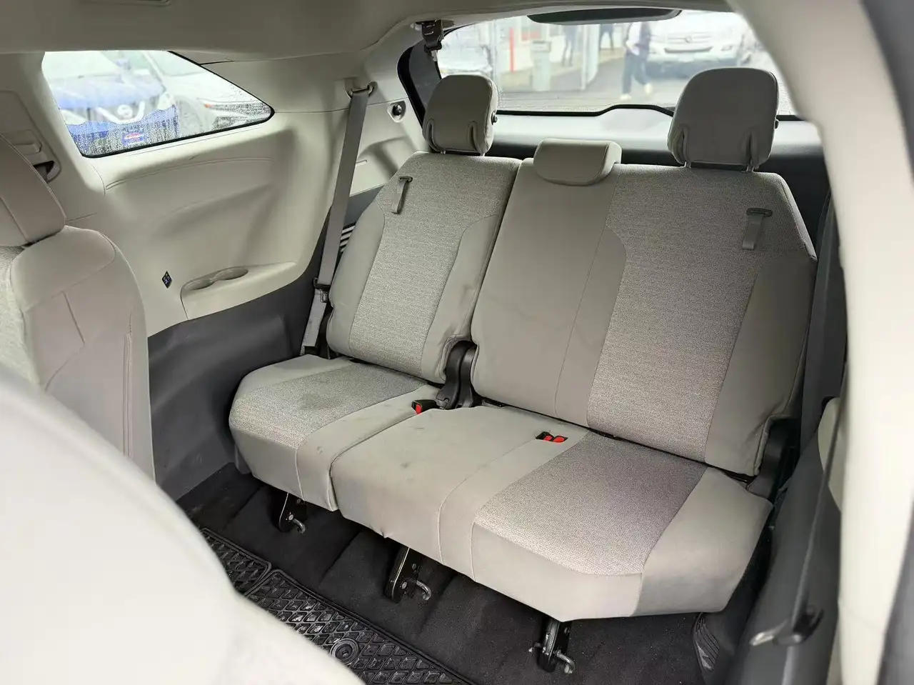 Toyota Sienna снимка Toyota Sienna