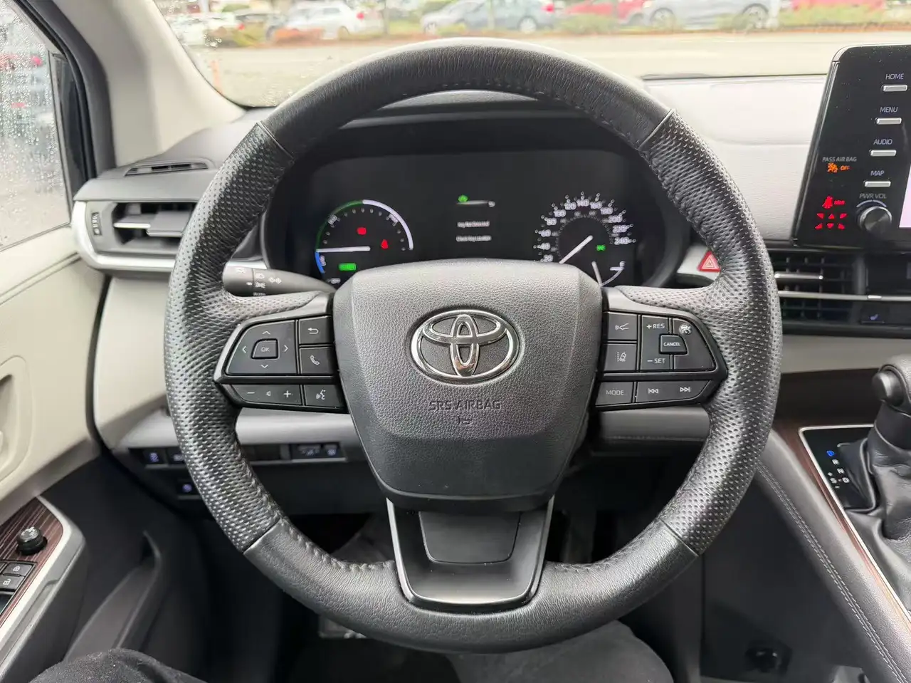 Toyota Sienna снимка Toyota Sienna