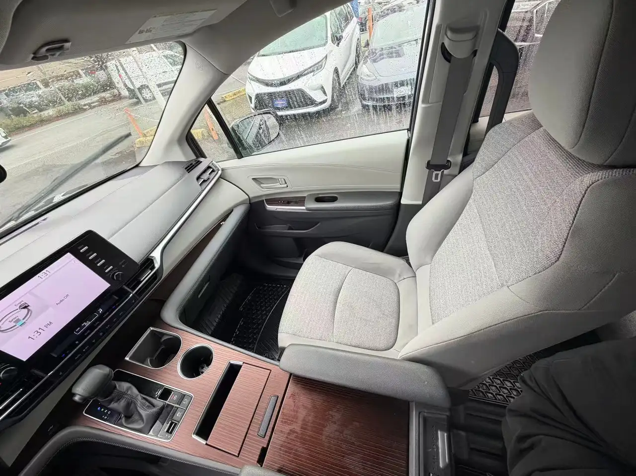 Toyota Sienna снимка Toyota Sienna