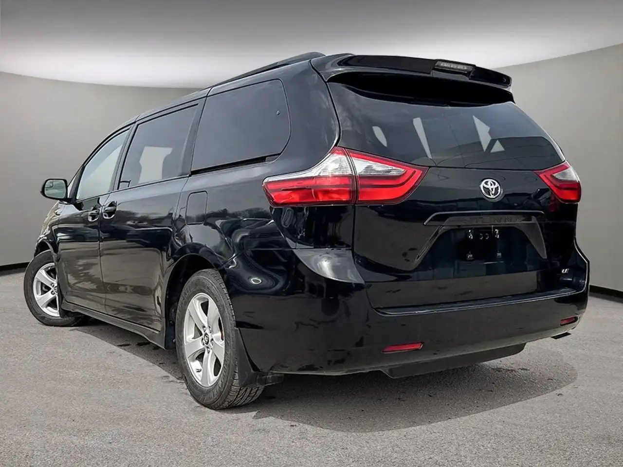 Toyota Sienna photo Toyota Sienna