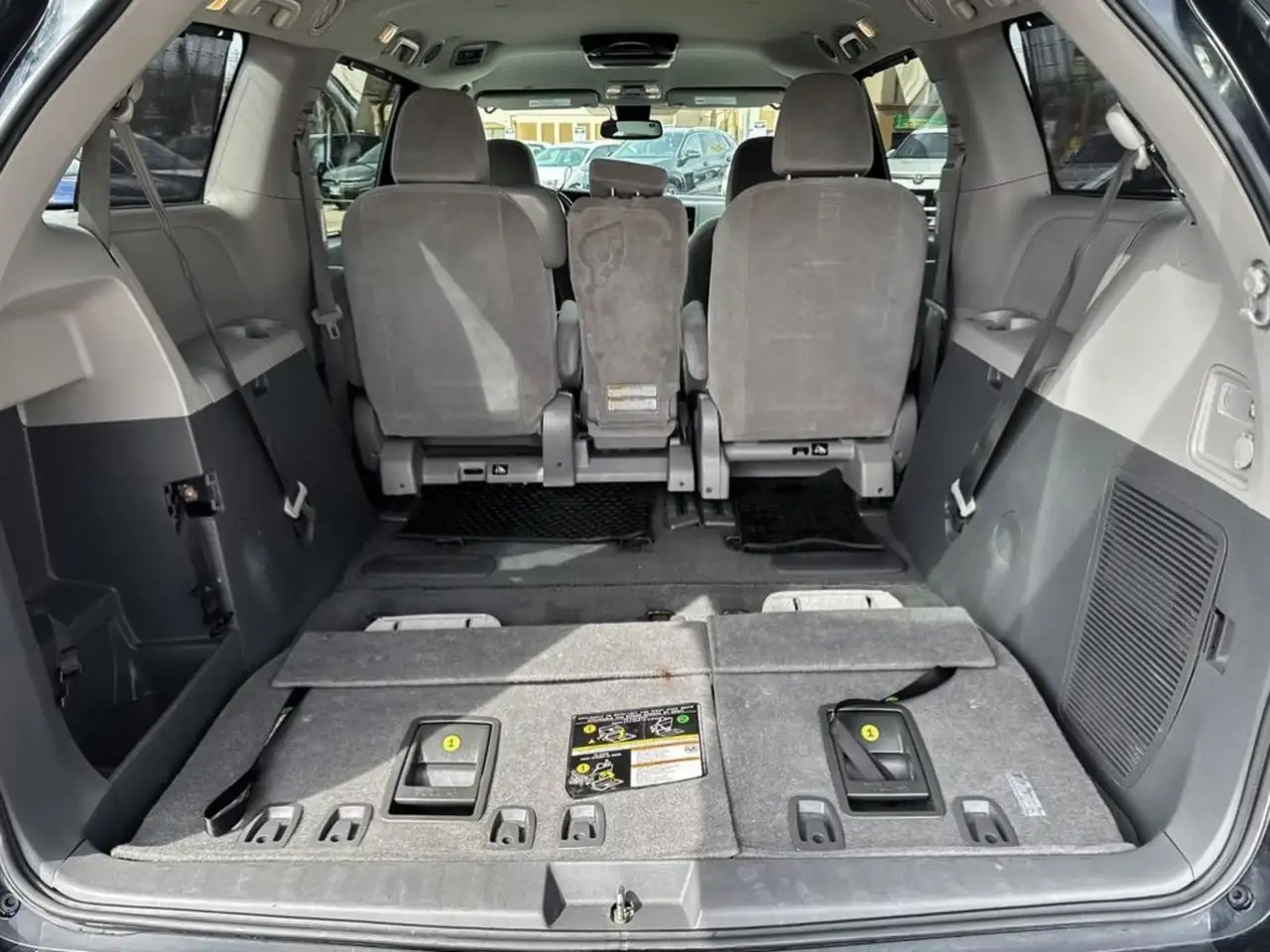 Toyota Sienna photo Toyota Sienna