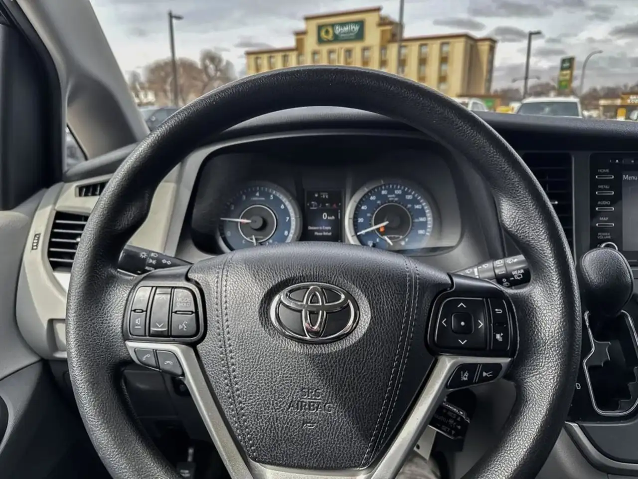Toyota Sienna photo Toyota Sienna