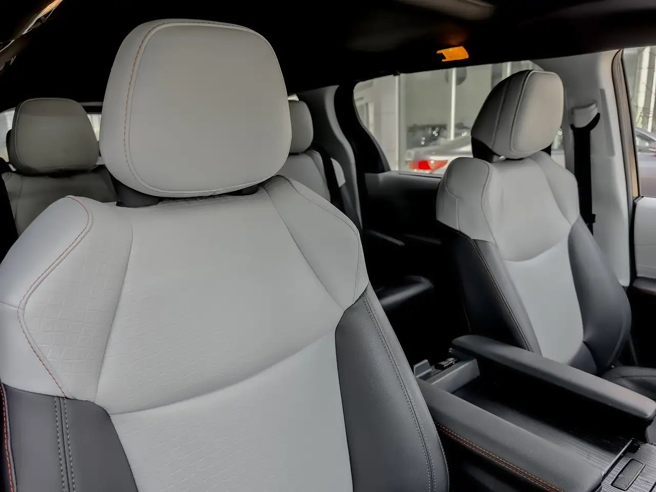 Toyota Sienna снимка Toyota Sienna