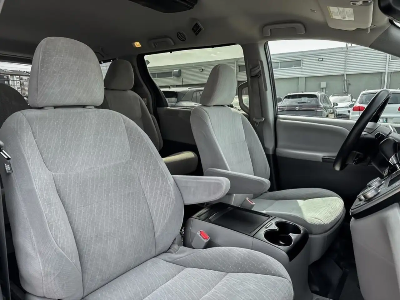 Toyota Sienna photo Toyota Sienna