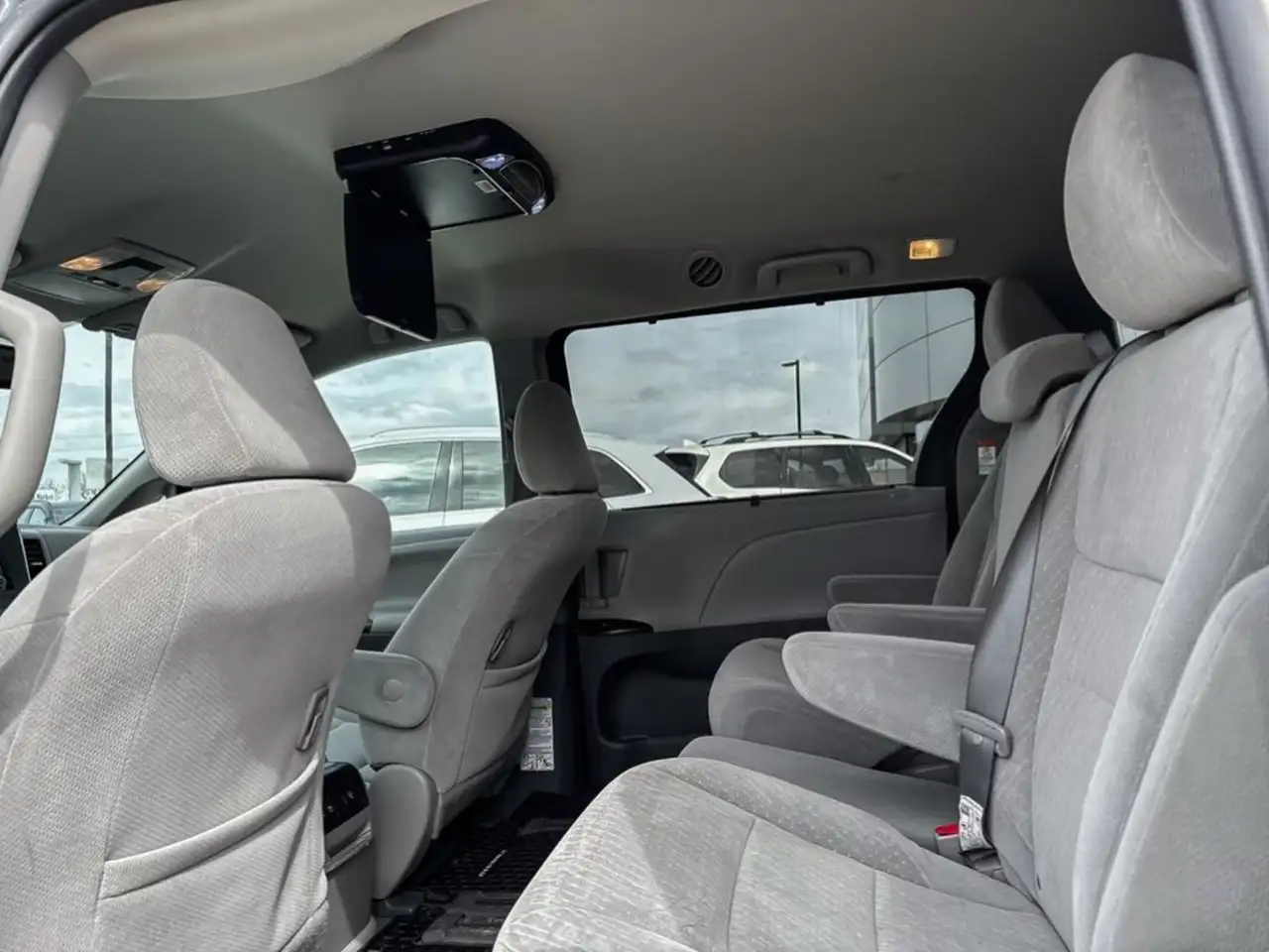 Toyota Sienna photo Toyota Sienna