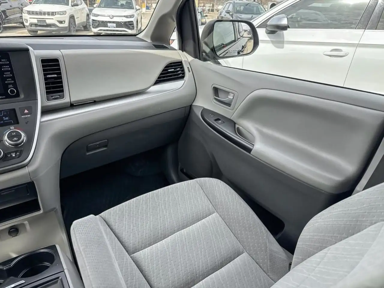 Toyota Sienna photo Toyota Sienna