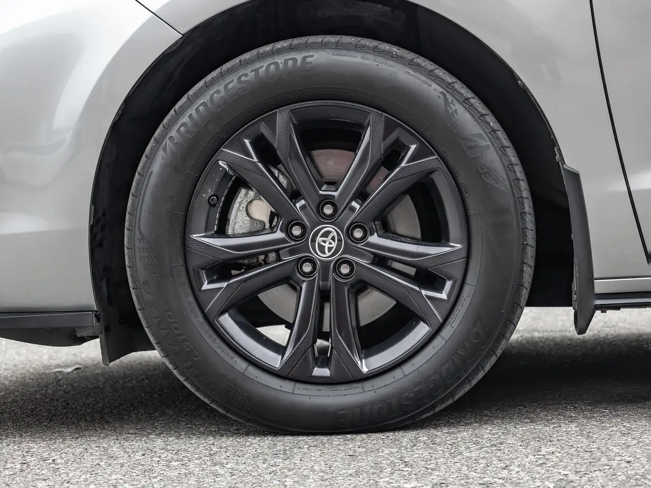 Toyota Sienna снимка Toyota Sienna