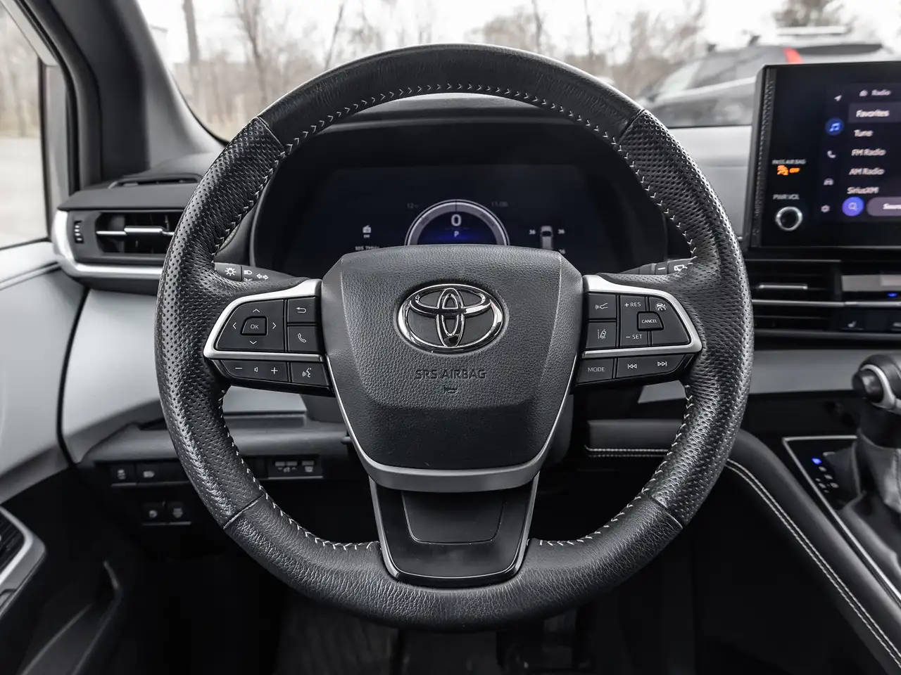 Toyota Sienna снимка Toyota Sienna