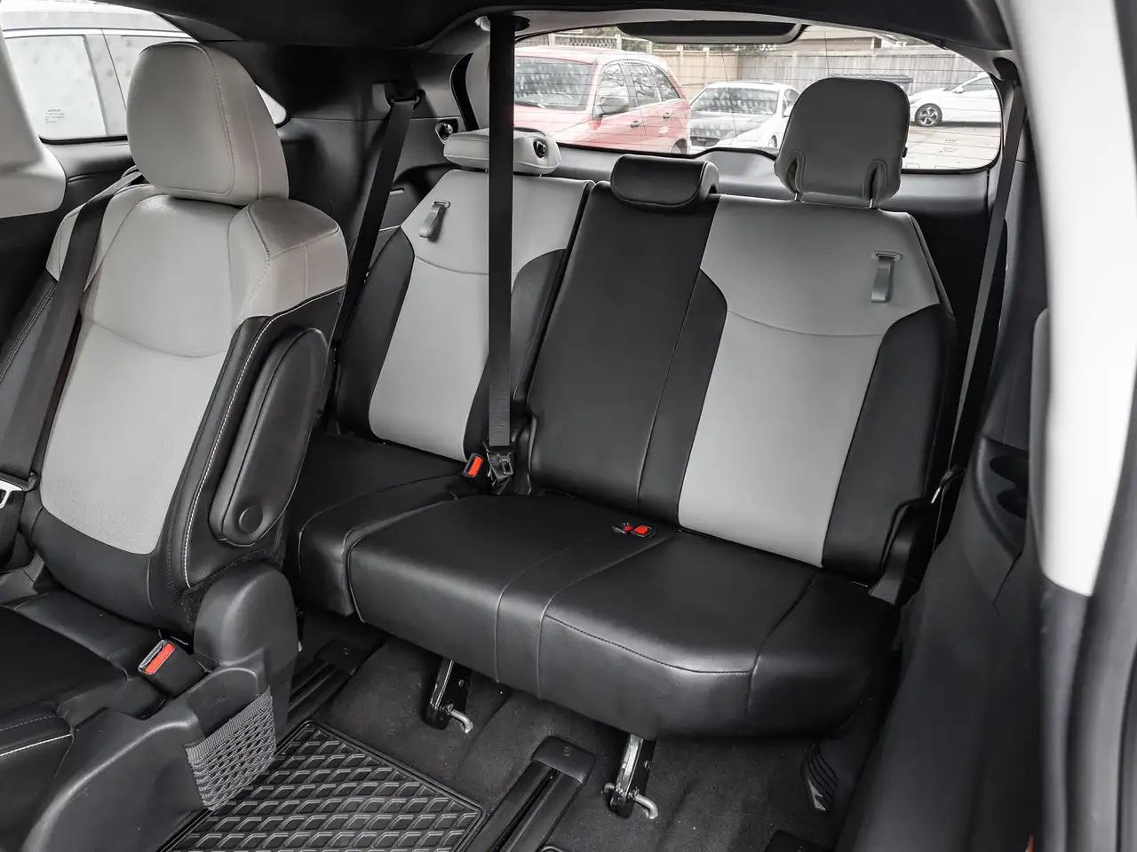 Toyota Sienna снимка Toyota Sienna