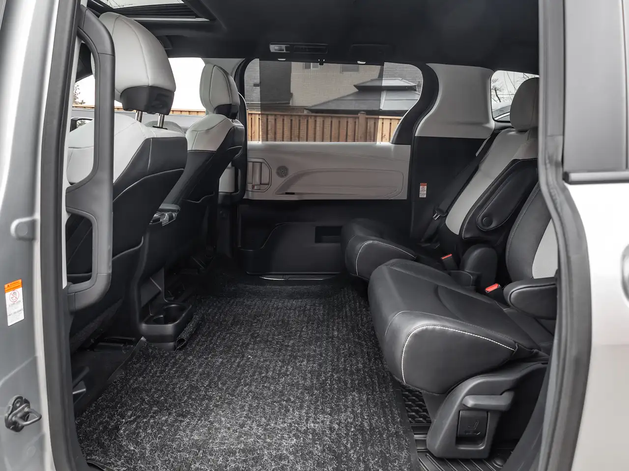 Toyota Sienna снимка Toyota Sienna