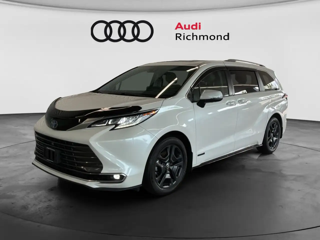 Toyota Sienna снимка Toyota Sienna