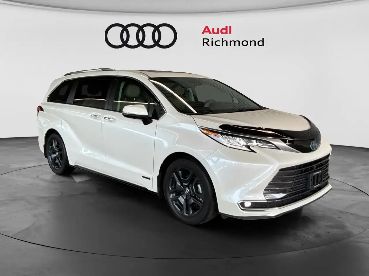 Toyota Sienna снимка Toyota Sienna