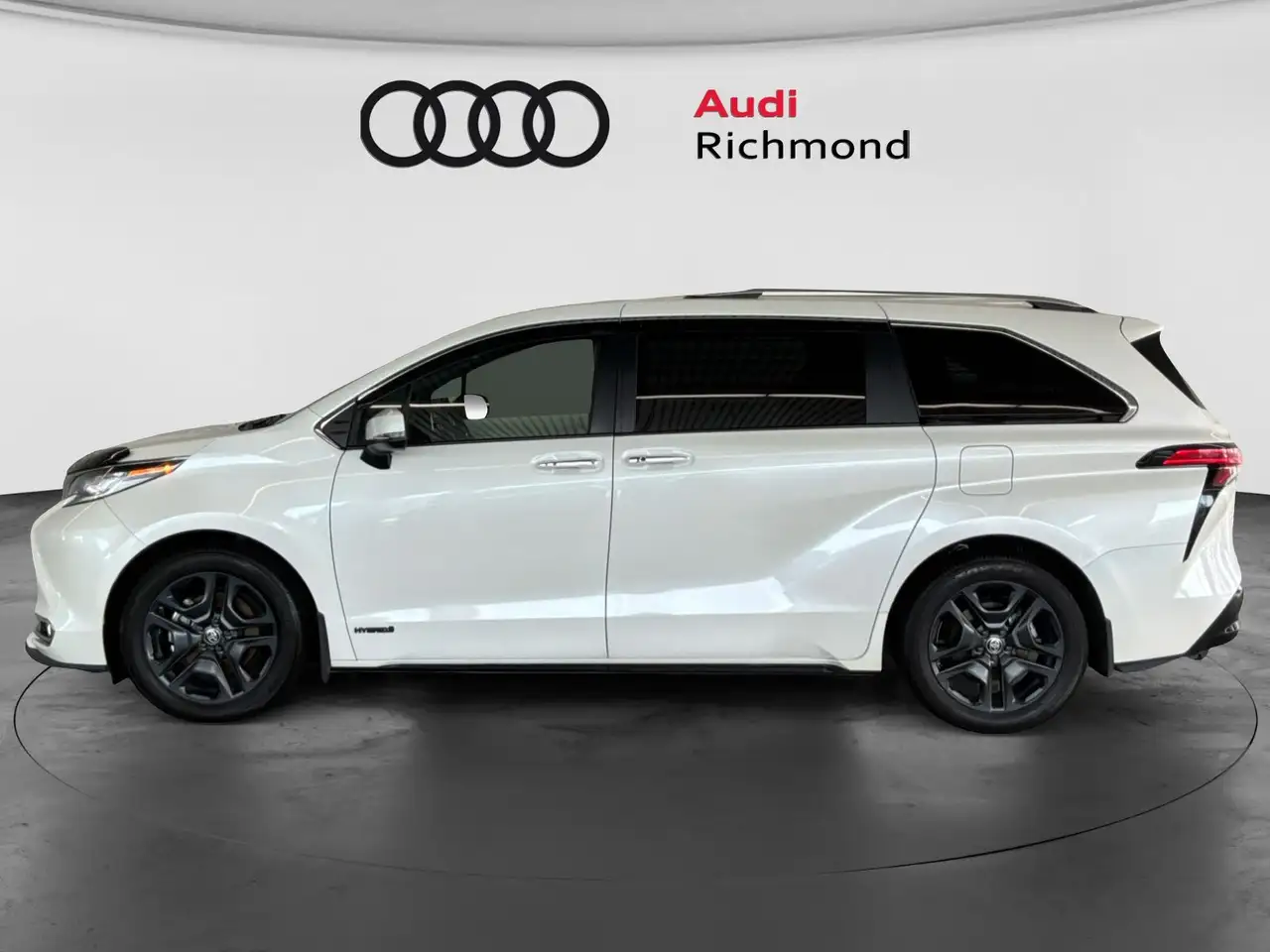 Toyota Sienna снимка Toyota Sienna