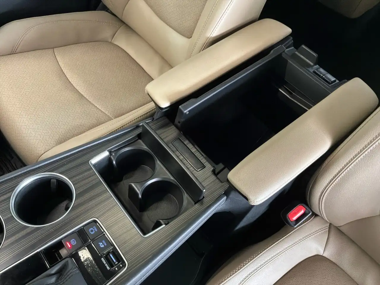 Toyota Sienna снимка Toyota Sienna