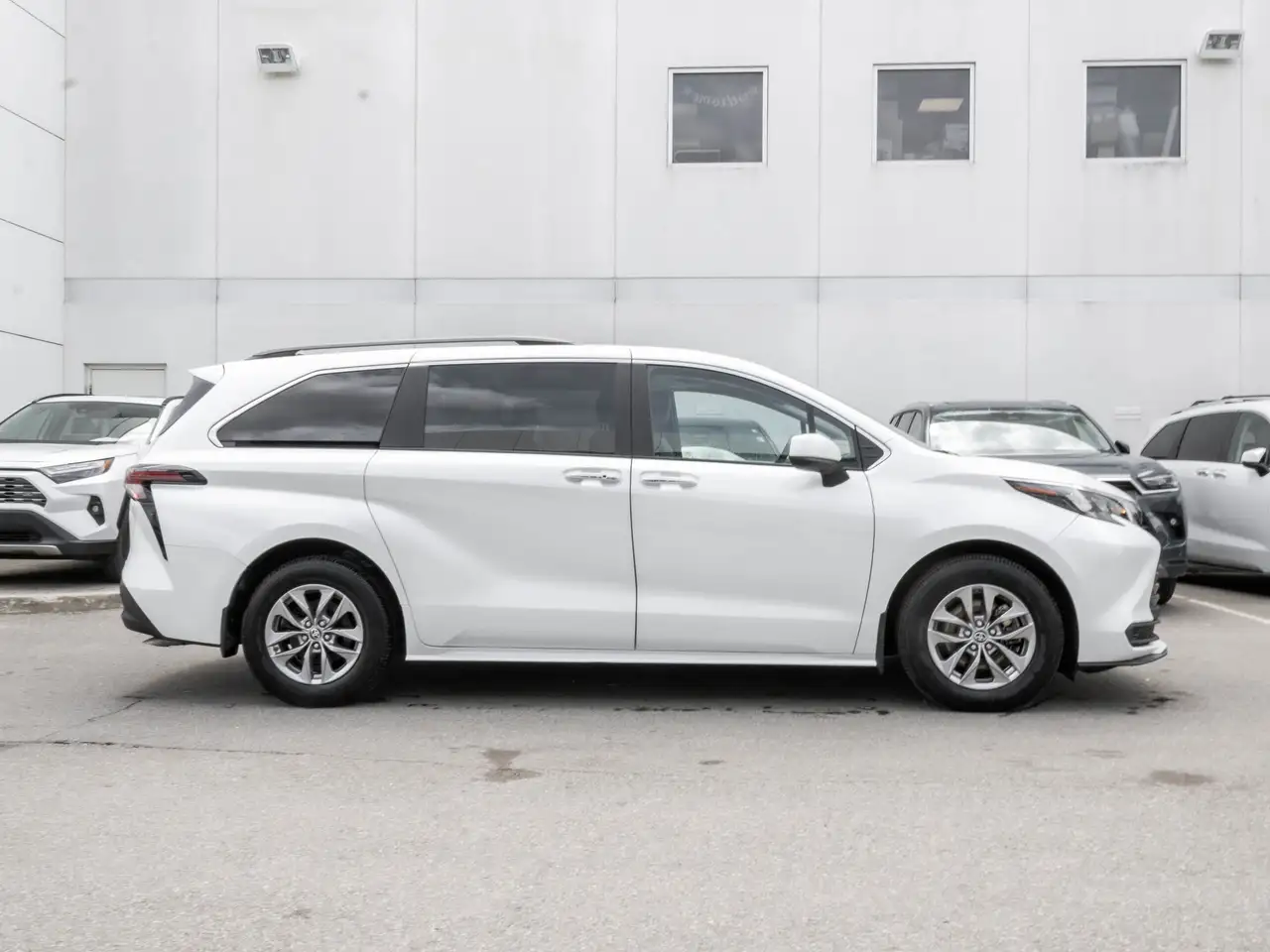 Toyota Sienna снимка Toyota Sienna