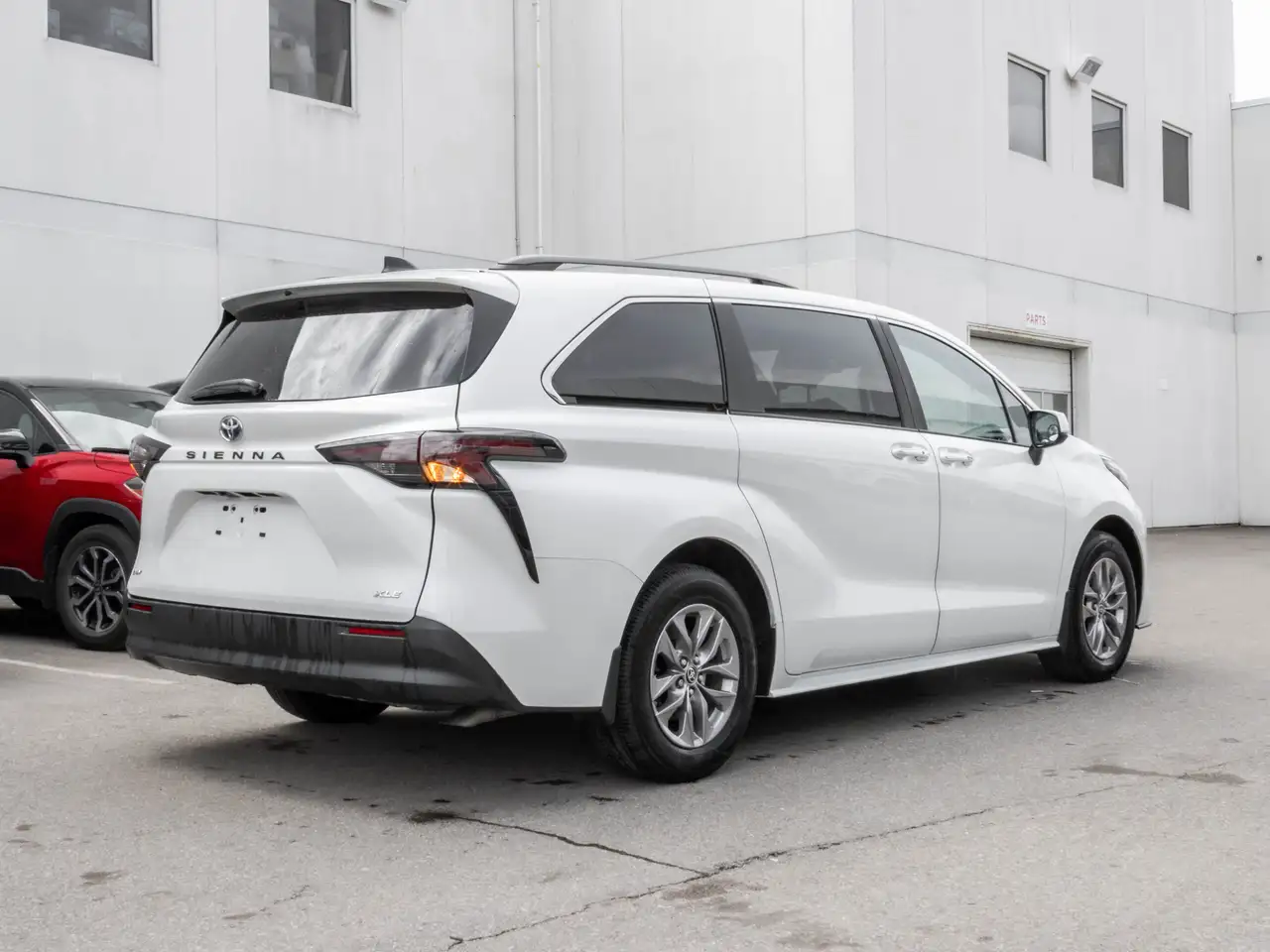 Toyota Sienna снимка Toyota Sienna