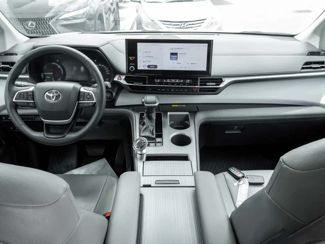 Toyota Sienna снимка Toyota Sienna