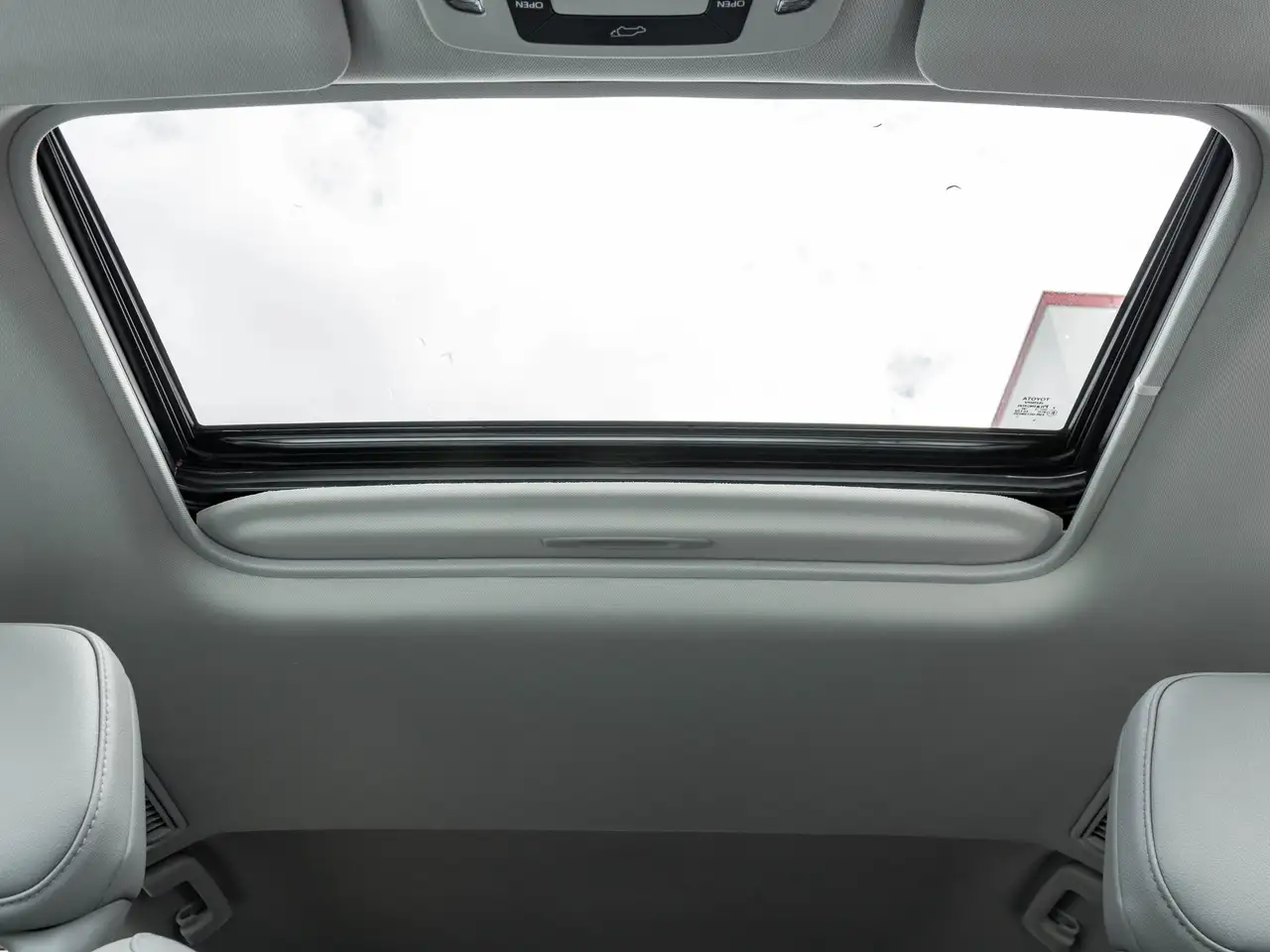 Toyota Sienna снимка Toyota Sienna