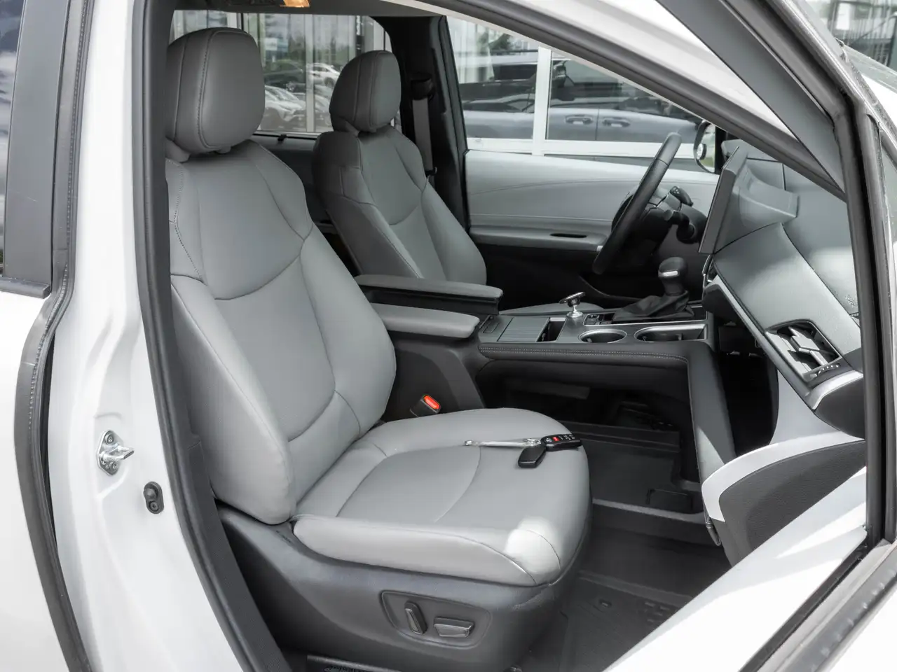 Toyota Sienna снимка Toyota Sienna