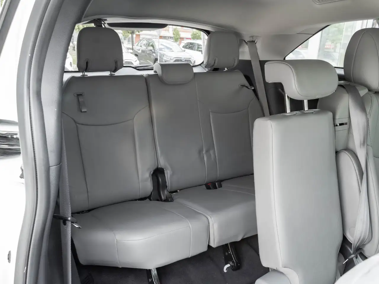 Toyota Sienna снимка Toyota Sienna