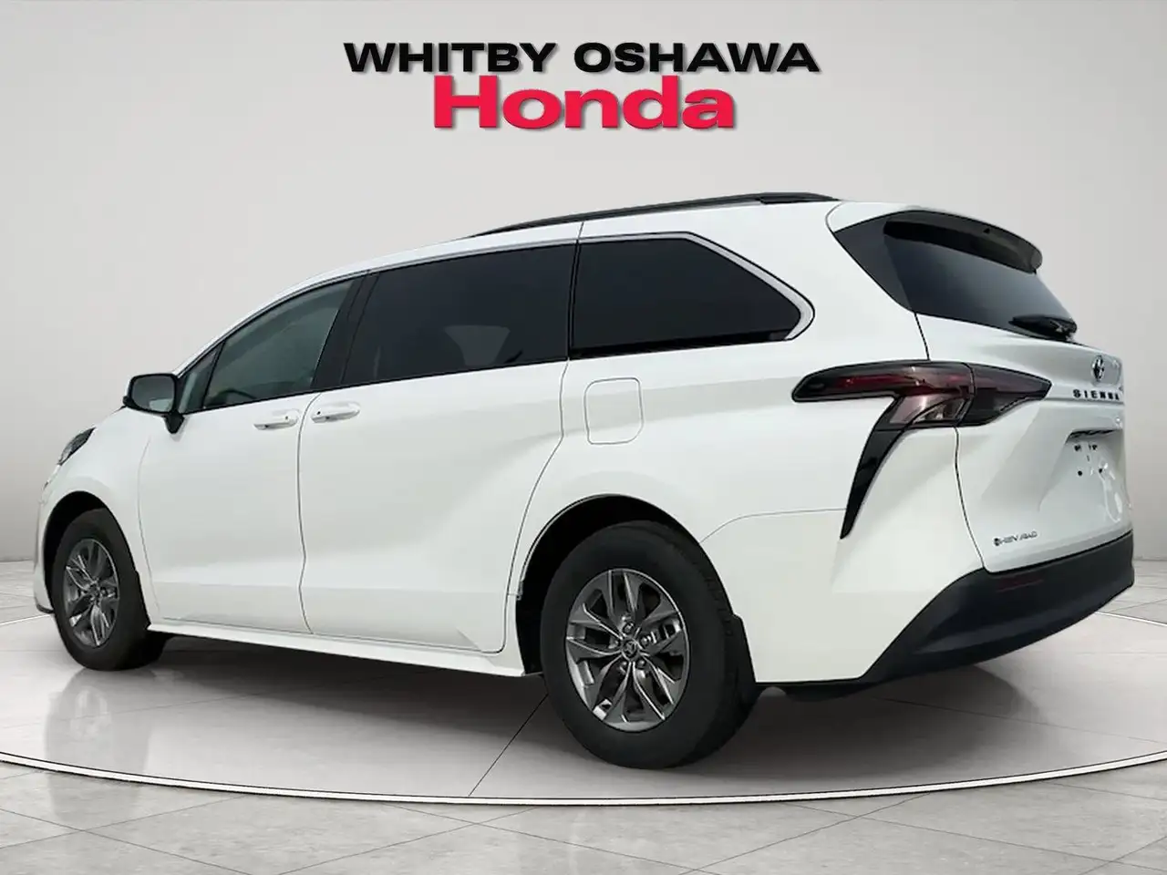 Toyota Sienna снимка Toyota Sienna