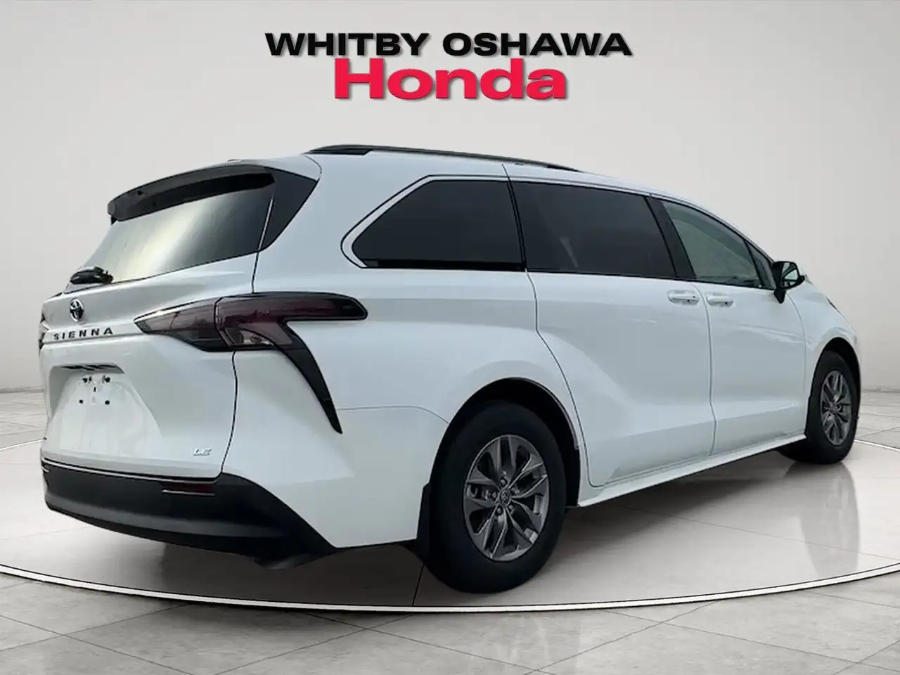 Toyota Sienna снимка Toyota Sienna