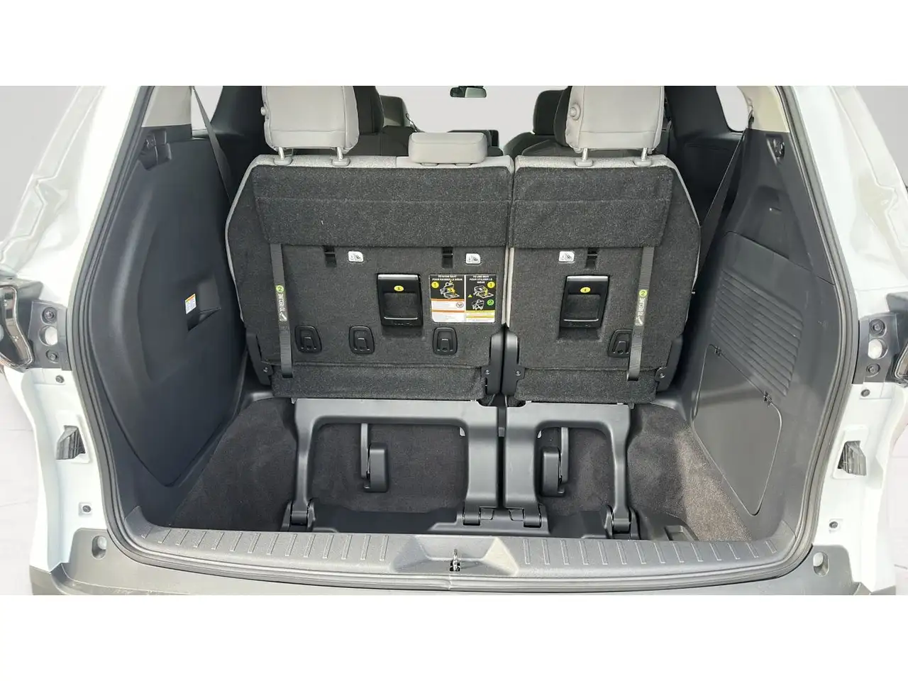 Toyota Sienna снимка Toyota Sienna