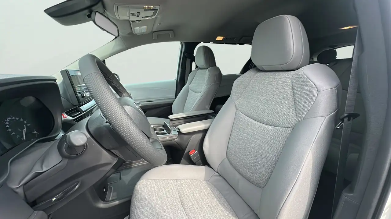 Toyota Sienna снимка Toyota Sienna