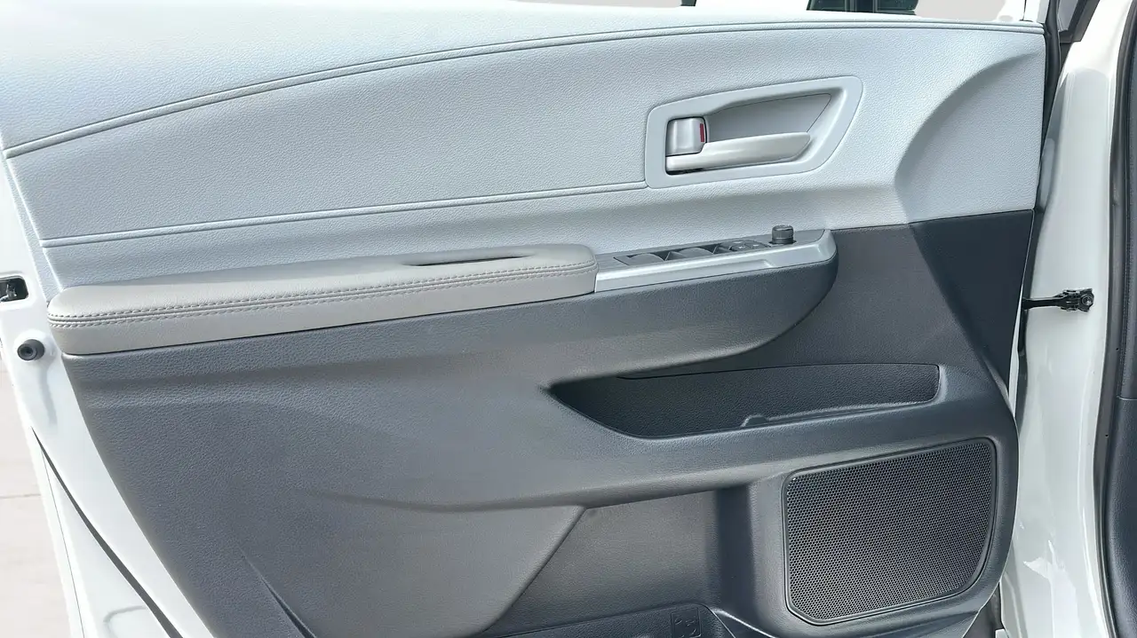 Toyota Sienna снимка Toyota Sienna